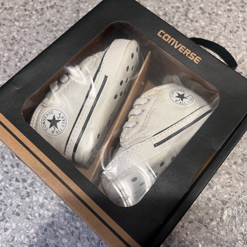 Converse White Baby Chuck Taylor Low Top Crib Sneakers: Size 1 - Picture 11 of 12